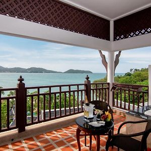 Seaview Hillside Terrace Bathtub